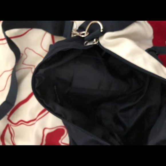 sold // tommy hilfiger duffle bag - Picture 4 of 5